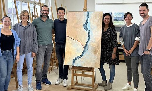 Gemeinschaftsbild im Atelier Team mit grossem Gemeinschaftsbild